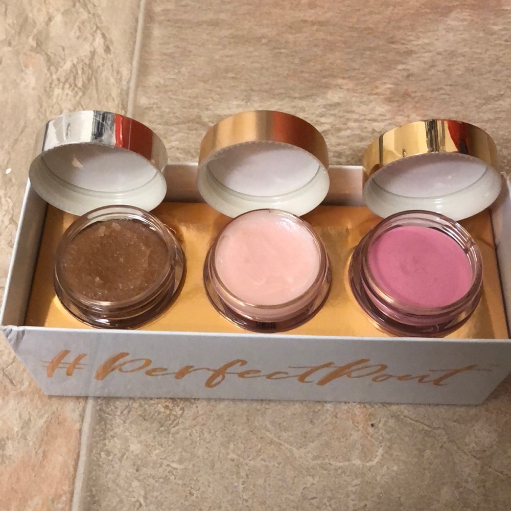 Sara Happ perfect pout in a box